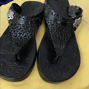 Brighton Black sandals EUC! Size 6. So very comfortable and sassy!